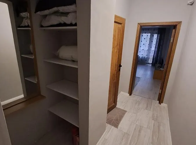 Demokratsia Apartman *