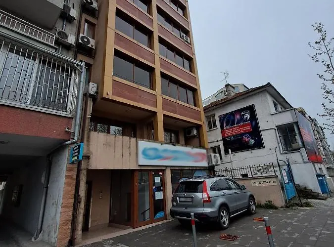 Demokratsia Apartman *