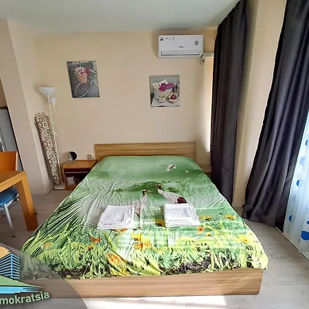 Apartment Demokratsia Burgas