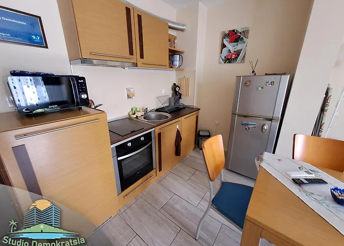 Demokratsia بورغاس